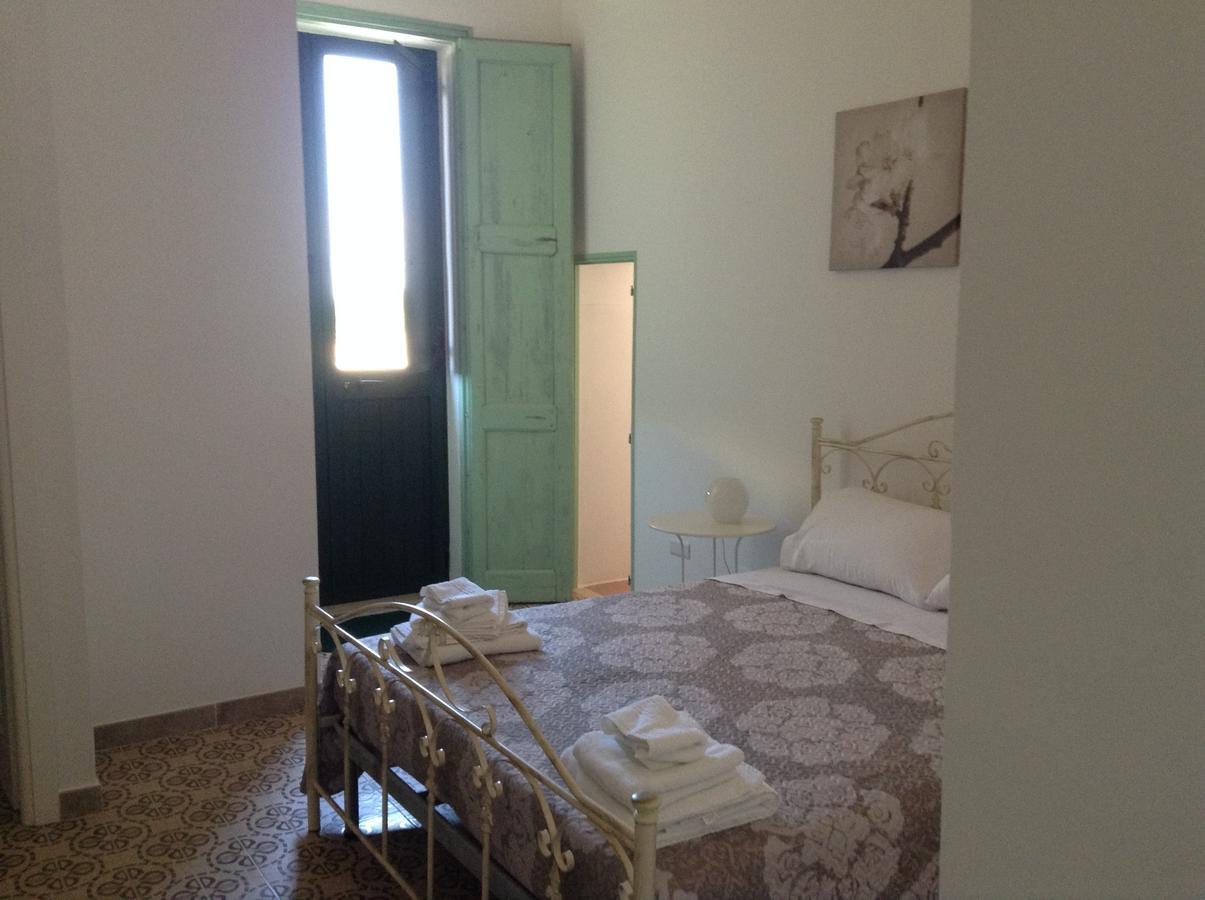 Corte Lo Jucco Taranto Luaran gambar